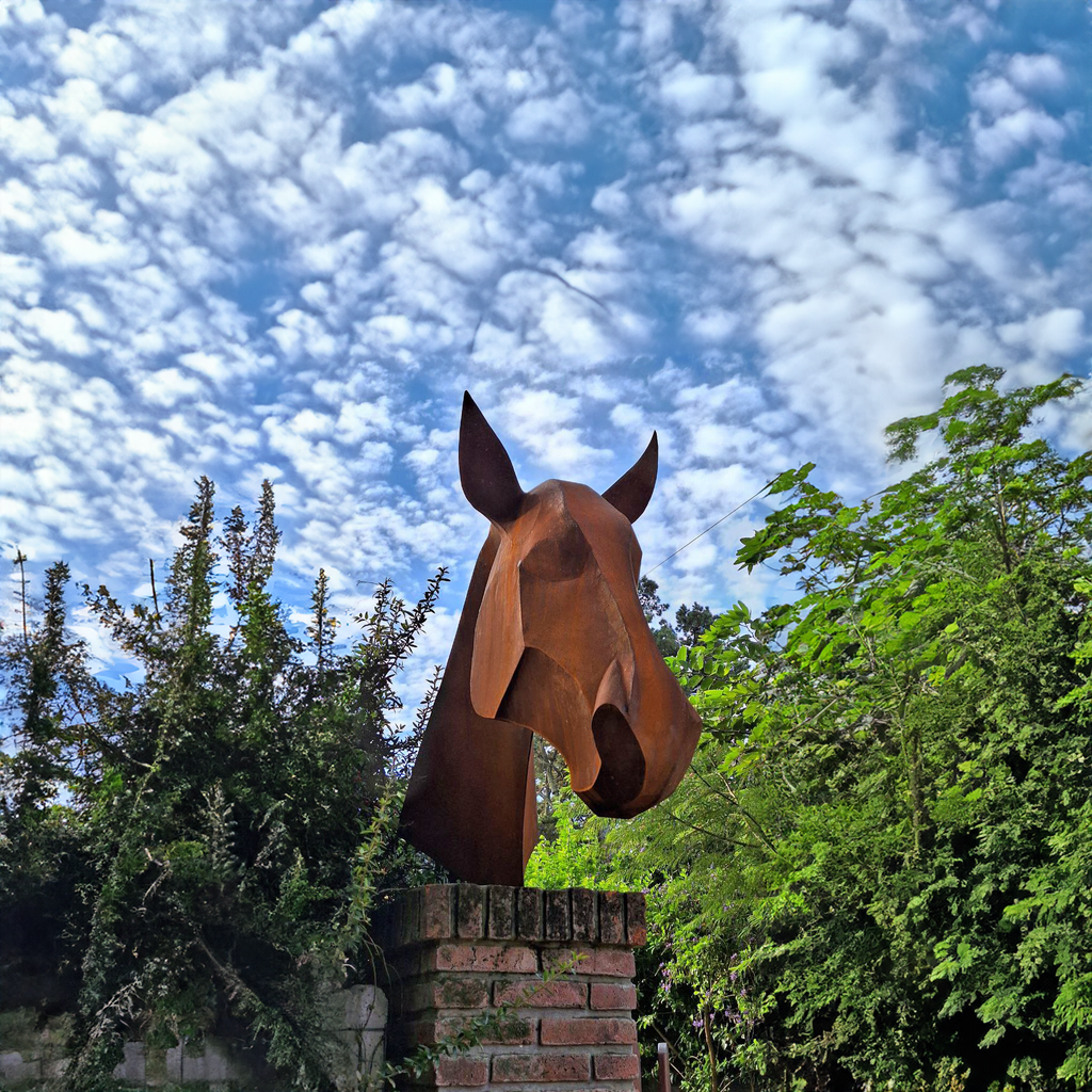 Corten steel horse sculpture – Oxenly